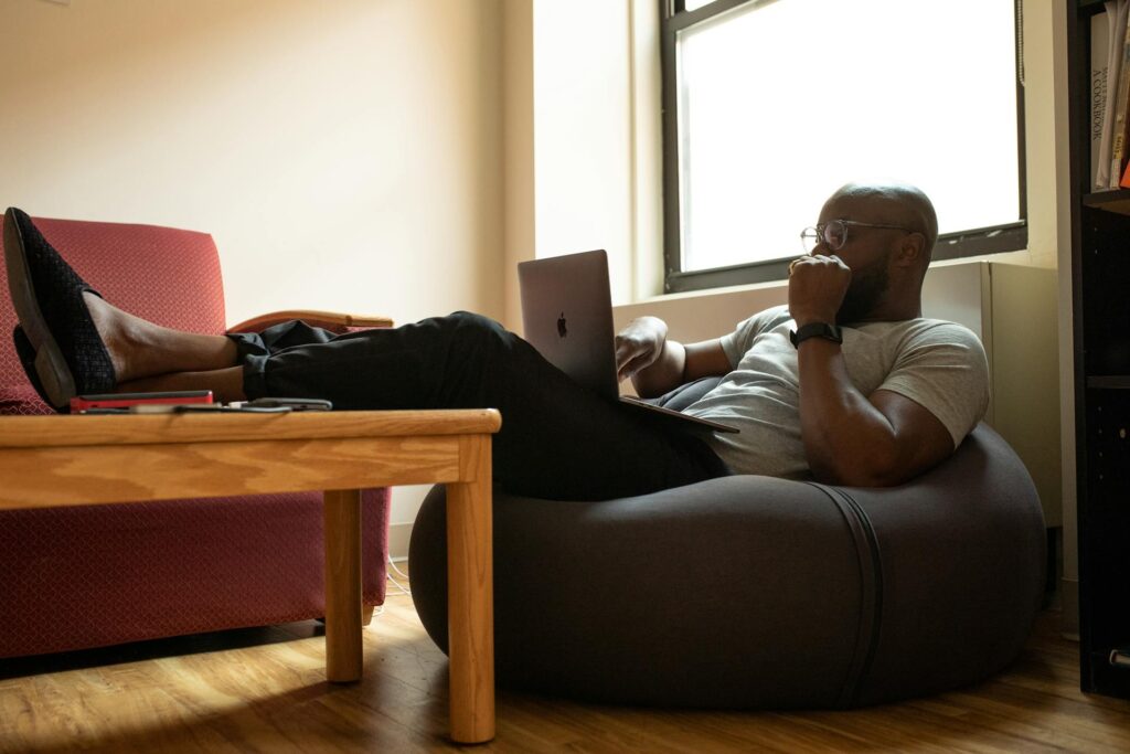 Secretos para Mantenerse Activo Durante el Teletrabajo